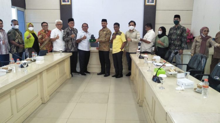 Anggota DPRD DKI sambangi DPRD Kota Ternate sharing pengem bangan pariwisata, Selasa (22/11/2022).