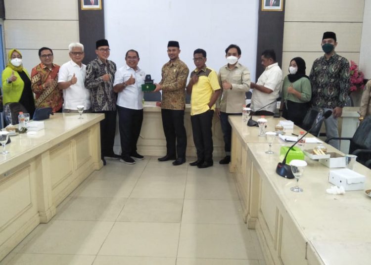 Anggota DPRD DKI sambangi DPRD Kota Ternate sharing pengem bangan pariwisata, Selasa (22/11/2022).