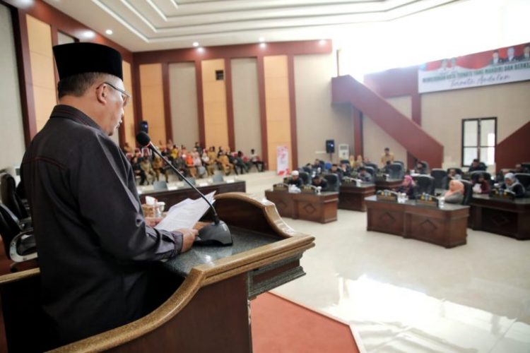 Walikota Tauhid Soleman menyampaikan pendapat saat persetujuan pengesahaan APBD 2023