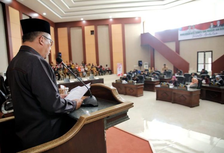 Walikota Tauhid Soleman menyampaikan pendapat saat persetujuan pengesahaan APBD 2023