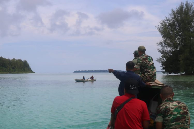 Dandim beserta rombongan melakukan keunjungan ke Kepulawan Widi