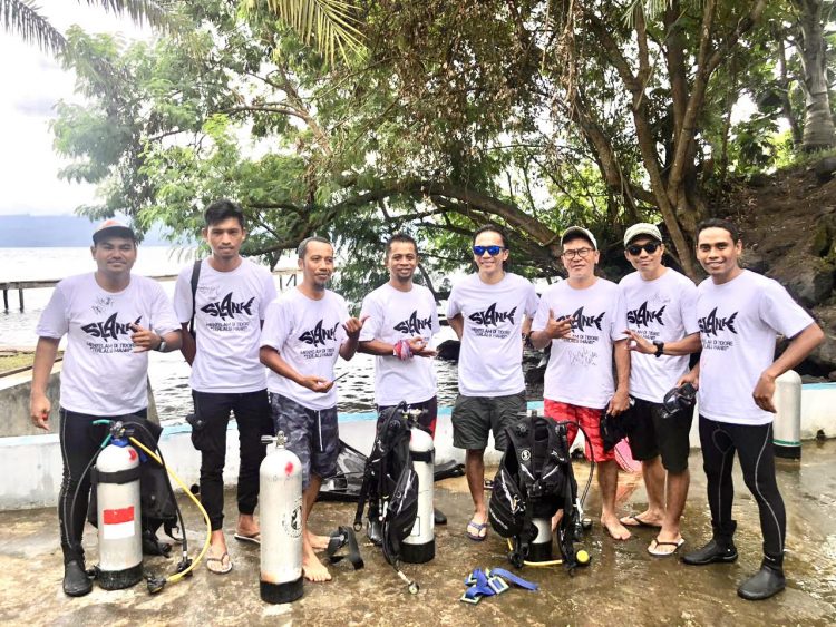 vokalis Band Slank akhadi Wira Satriaji/kaka, saat melakukan diving di tanjung Kelurahan Soasio