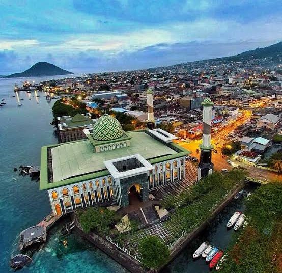Wajah kota Ternate yang bahagia tapi biaya hidup paling mahal di Indonesia.