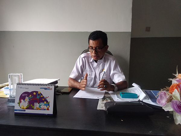 Kepala Dinas Perpustakaan dan Kearsipan Kabupaten Halmahera Barat, Niko Demus Tjaliola