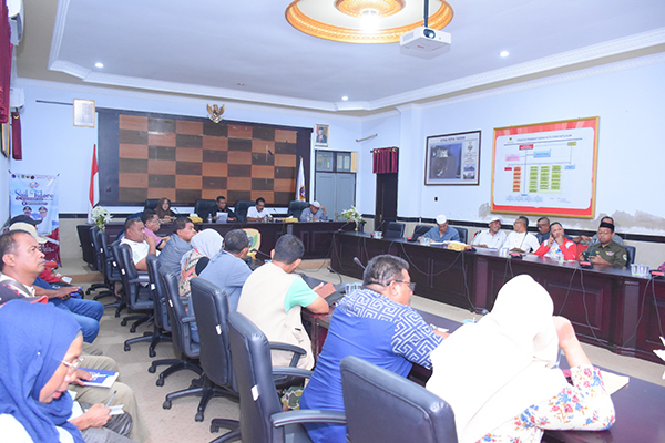 Wakil Walikota Tidore Kepulauan Muhammad Sinen (tengah) memimpin rapat Persiapan STQ Tingkat Kota Tidore