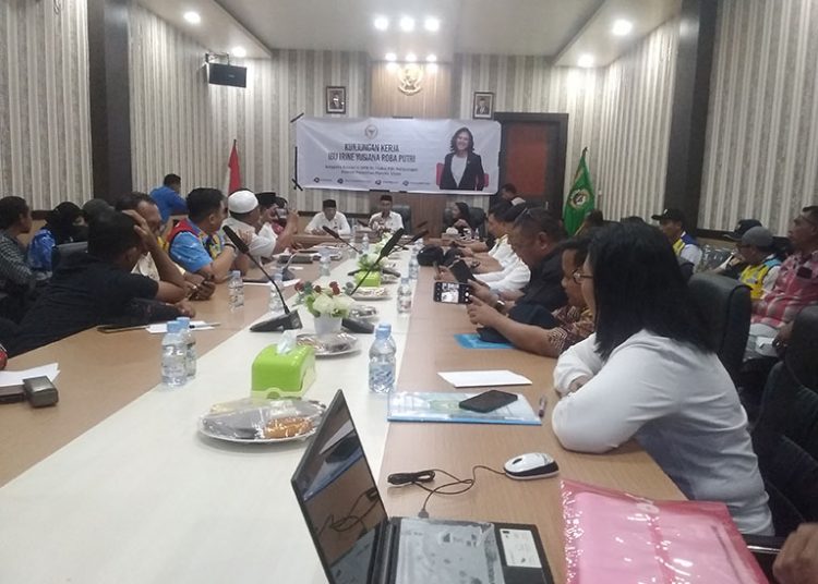 Anggota Komisi V DPR RI Fraksi PDI Perjuangan Dapil Malut, Saat Melakukan Pertemuan Dengan Pemerintah Daerah Halbar