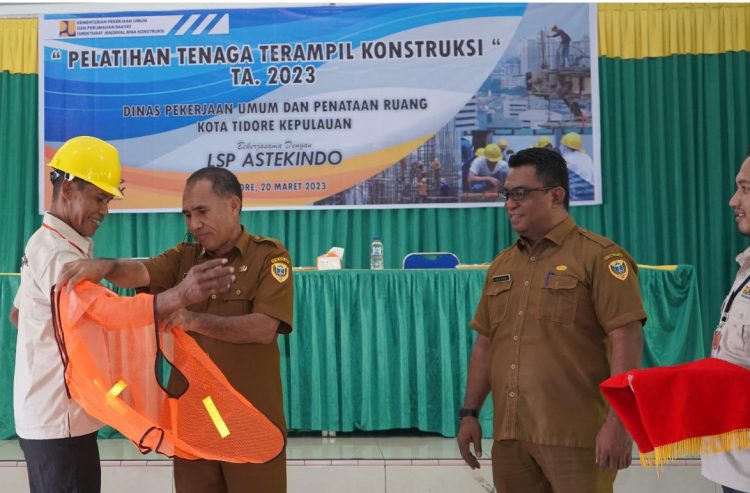 Pelatihan tulang oleh dinas PUPR Tidore