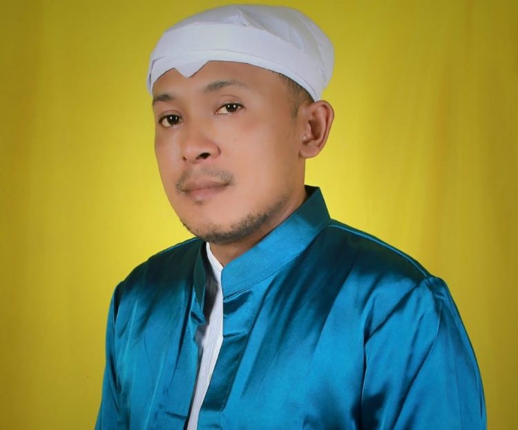 Bupati Usman Sidik Dihadiahi Dua Camat Umroh