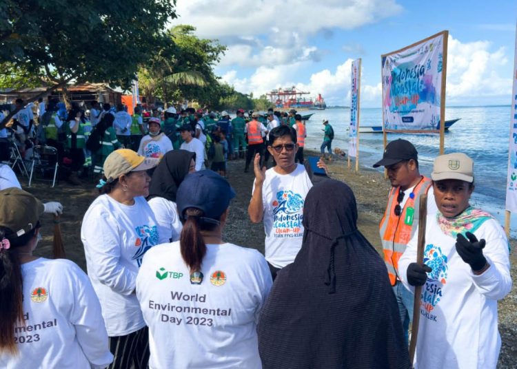 Peringati Hari Lingkungan Hidup Harita Nikel Dukung Program Bersih-Bersih Pantai Kawasi Pulau Obi