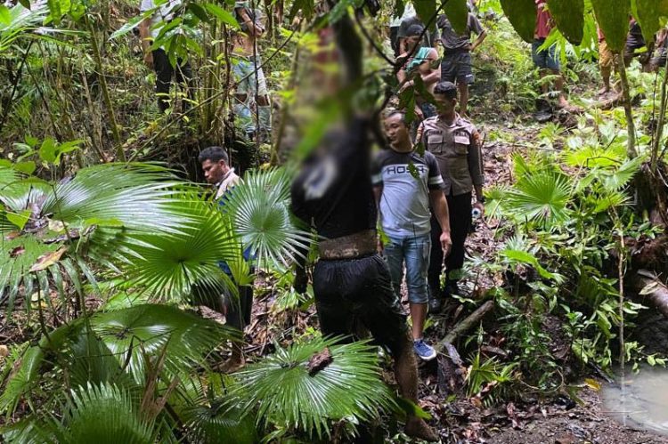 Ditemuan Sosok Mayat Gantung Diri Dikebun