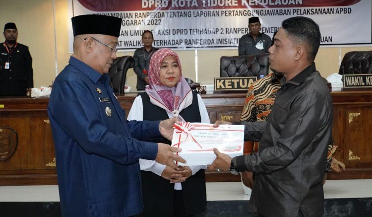 Wali Kota Tidore, Capt H. Ali Ibrahim Sampaikan Ranperda Pertanggung Jawaban APBD Tahun 2022