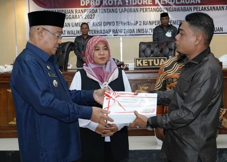 Wali Kota Tidore, Capt H. Ali Ibrahim Sampaikan Ranperda Pertanggung Jawaban APBD Tahun 2022