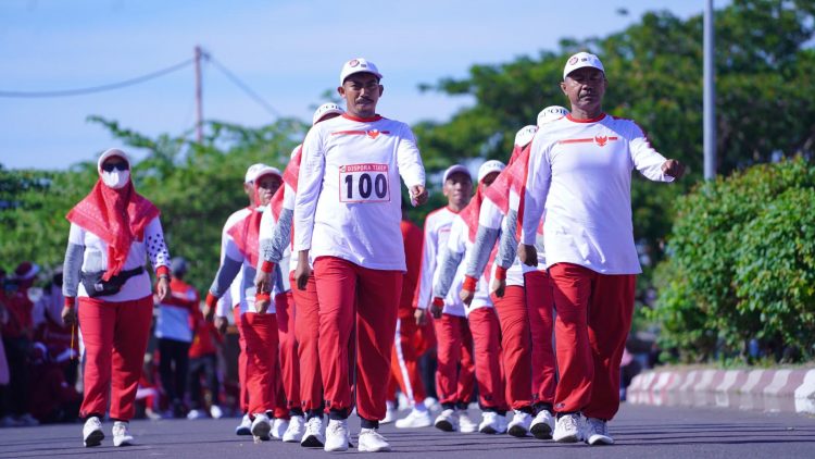 Baju Warna Merah Warnai Lomba Gerak Jalan di Tidore