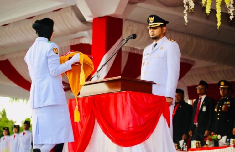 Wabup Halsel Bassam Kasuba Menjadi Irup Penurunan Bendera