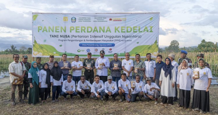 Petani Binaan Harita Nickel Sukses Panen Perdana Kedelai 2,9 Ton