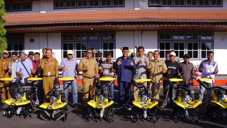 Wali Kota Serahkan Bantuan Cultivator kepada 47 Kelompok Tani