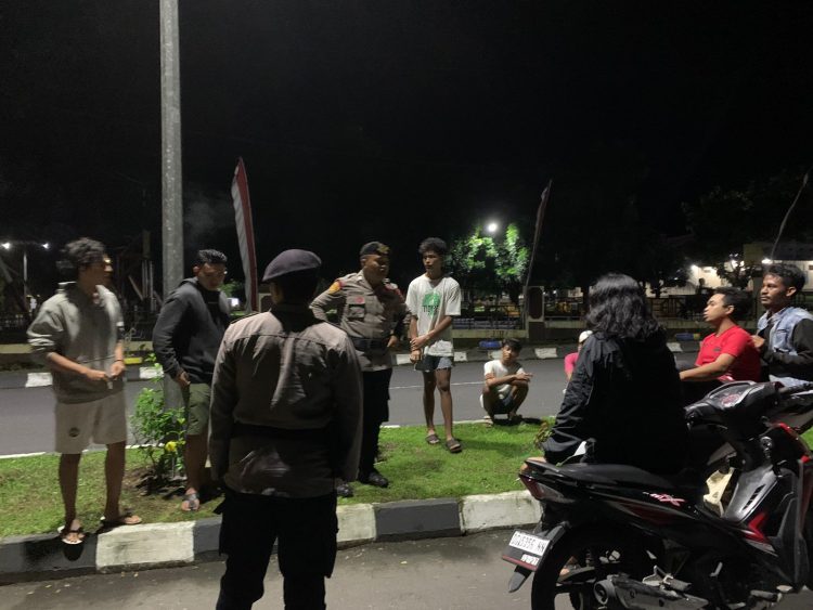 Polres Halut Bubarkan Remaja yang Nongkrong Hingga Larut Malam