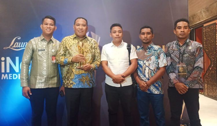 Bupati Usman Raih Penghargaan di Indonesia Awards 2023