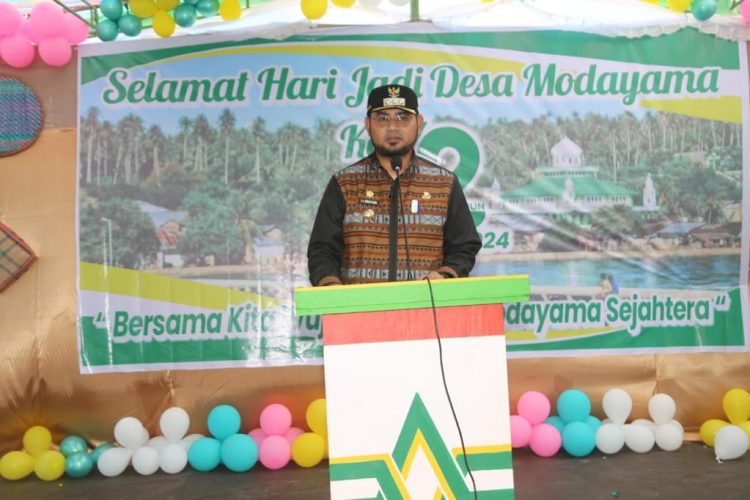 Bupati Halsel Bassam Kasuba Hadiri Hari Jadi Desa Modayama