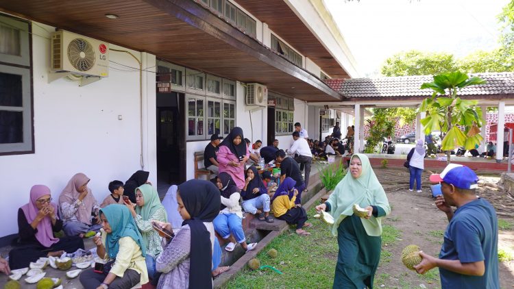 Dukung Pergerakan Ekonomi, Pemkot Tikep Borong Ribuan Durian