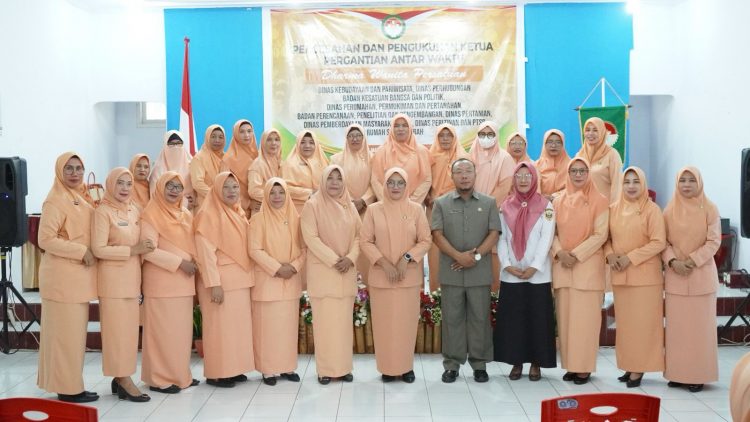 Ketua Dharma Wanita Kota Tidore Kukuhkan Sembilan DWP