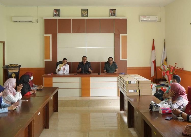Wakil Wali Kota Tidore Salurkan Sarana Penunjang di Dinas Kesehatan