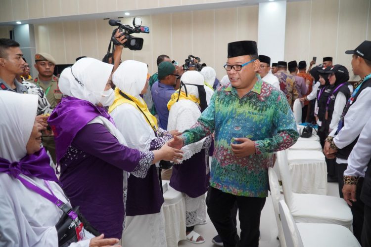 Pj Gubernur Lepas Keberangkatan 1.098 JCH MalutPj Gubernur Lepas Keberangkatan 1.098 JCH Malut