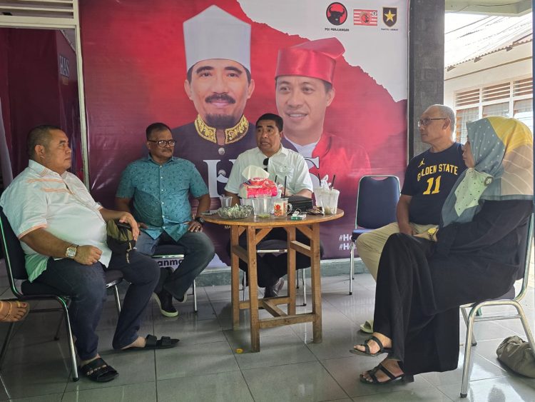 Malik Ibrahim bersama Ishak Naser berada di posko pemenangan Husain-Alting (Dok : Istimewa)