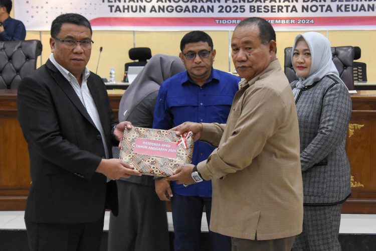 Ranperda APBD 2025 Kota Tidore Resmi Di Serahkan Ke DPRD