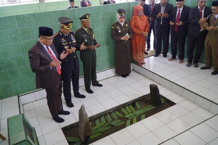 Sekda Pimpin Ziarah Ke Makam Para Pahlawan